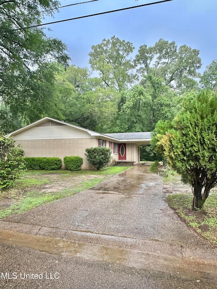 9 Woodside Ct, Natchez, MS 39120