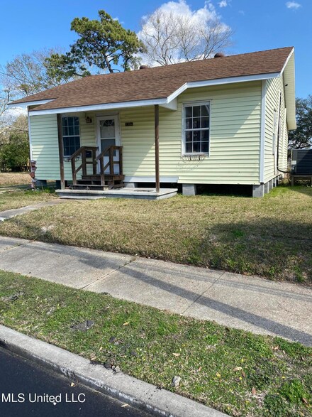2306 Canty St, Pascagoula, MS 39567