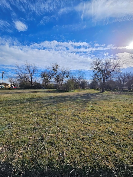 607 W Live Oak St, Jacksboro, TX 76458
