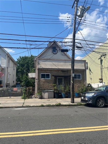 699 Henderson Ave, Staten Island, NY 10310