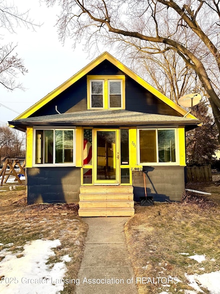 701 E Cavanaugh Rd, Lansing, MI 48910