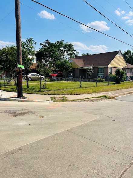 7225 Mohawk Dr, Dallas, TX 75235