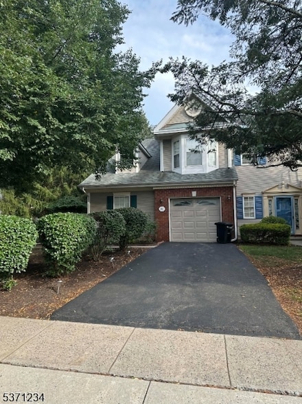 40 Sapphire Ln, Franklin Park, NJ 08823