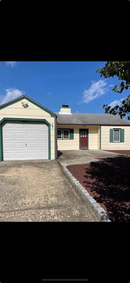 67 Seameadow Dr, Little Egg Harbor Township, NJ 08087