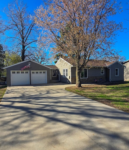 927 Lindbergh Dr S, Little Falls, MN 56345