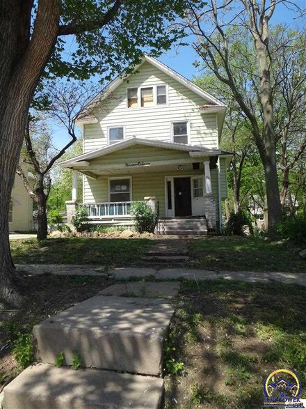 1907 SW Buchanan St, Topeka, KS 66604