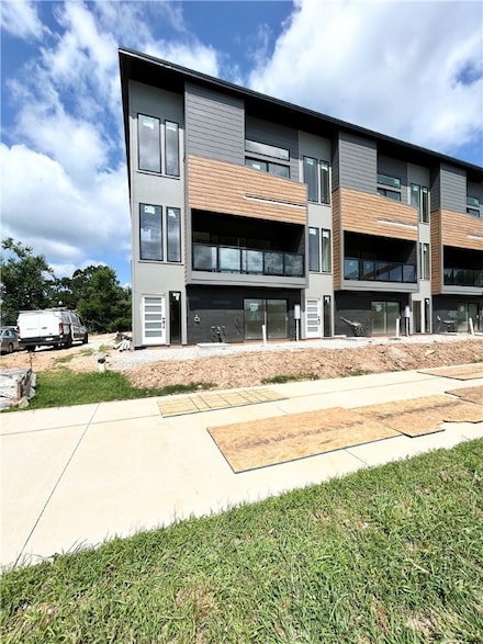 202 NW 9th St, Bentonville, AR 72712