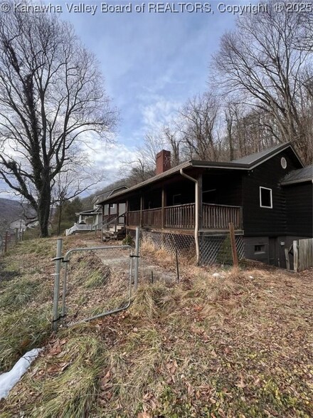 77 Charlton Heights Rd, Charlton Heights, WV 25040