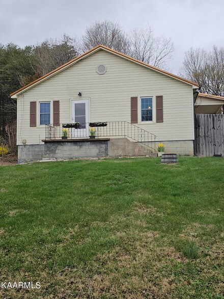 726 Sulphur Springs Rd, Clinton, TN 37716