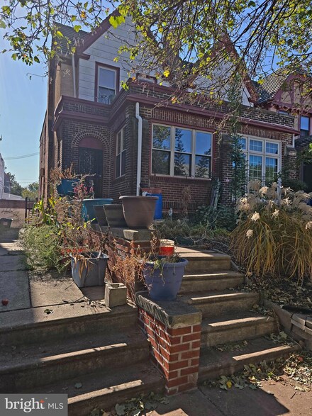 4910 Pine St, Philadelphia, PA 19143