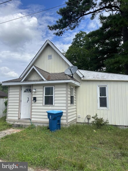 607 W 7th St, Laurel, DE 19956
