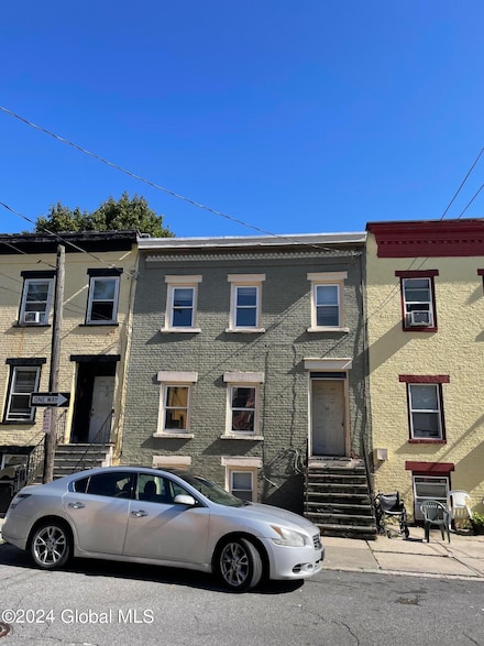 64 Clinton St, Albany, NY 12202