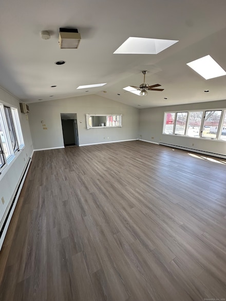 477 Sedgewick Ave Unit 2nd Floor, Stratford, CT 06615