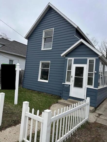 1528 Alpine Ave NW, Grand Rapids, MI 49504