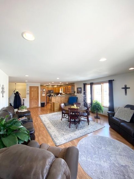 11 W Park St, New York Mills, MN 56567