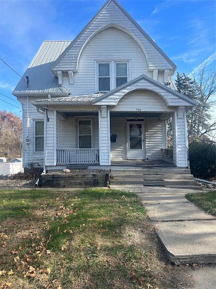 704 W 4th St S, Newton, IA 50208