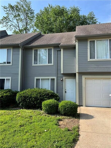 8963 Hauser St, Lenexa, KS 66215