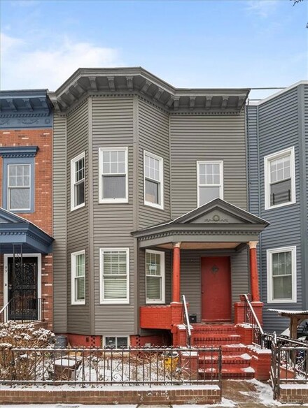 101 E 2nd St, Brooklyn, NY 11218