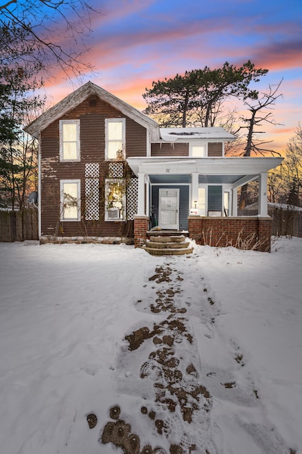 76 Budlong St, Hillsdale, MI 49242