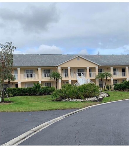 773 Wiggins Lake Dr Unit 102, Naples, FL 34110