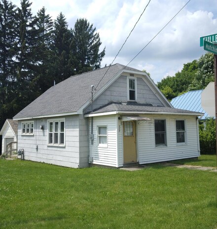 628 Hutchinson St, Big Rapids, MI 49307