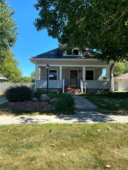 1014 Center St, Manning, IA 51455