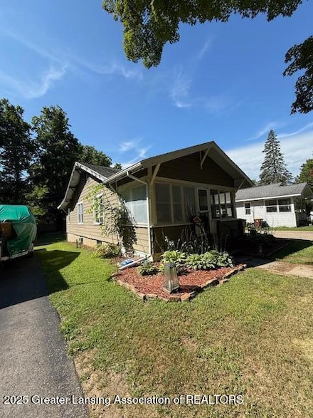 210 Diana St, Eaton Rapids, MI 48827