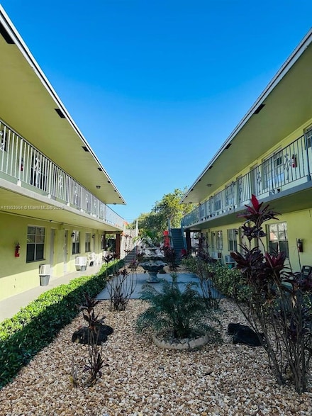 13 NE 2nd Ave Unit 201, Dania, FL 33004