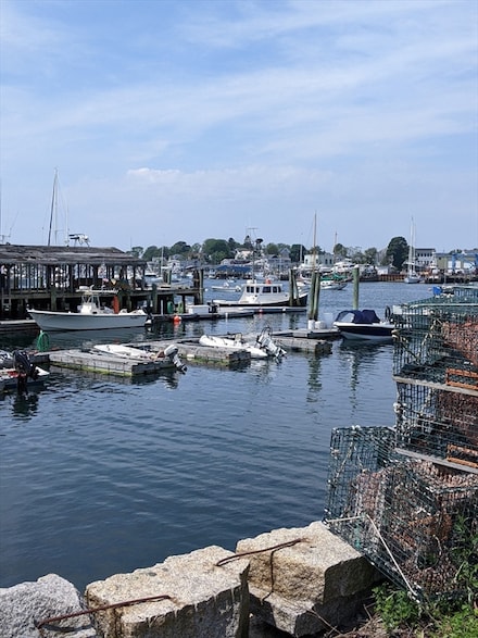 5 Pirates Ln Unit B, Gloucester, MA 01930