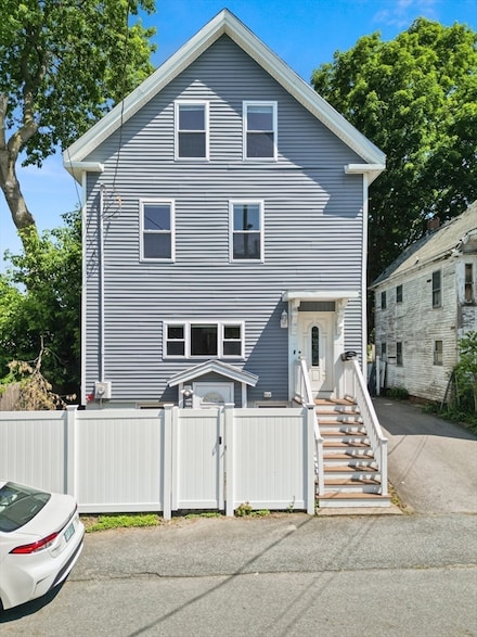 11 Rose St, Haverhill, MA 01830
