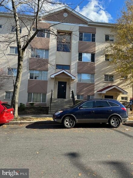 300 50th St SE Unit 203, Washington, DC 20019