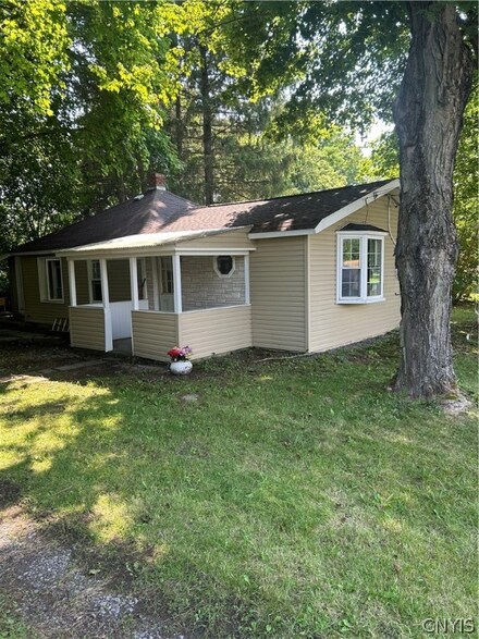 3884 Sconondoa Rd, Oneida, NY 13421