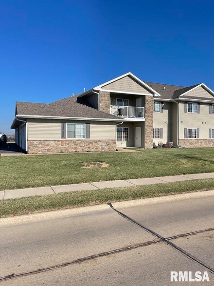 320 E Franklin St Unit 201, Eldridge, IA 52748