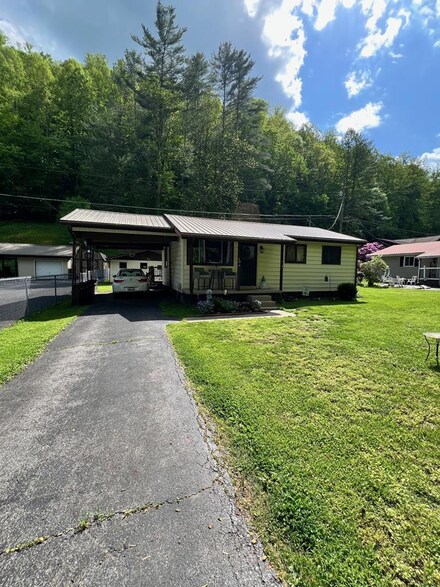 29 Knob Fork St, Pikeville, KY 41501