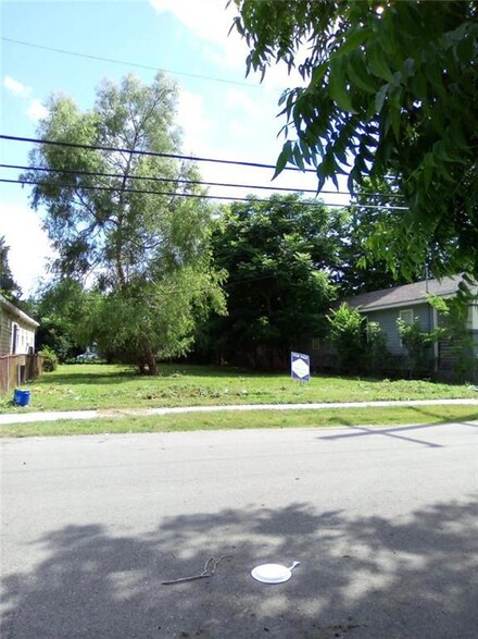 6017 Urquhart St, New Orleans, LA 70117