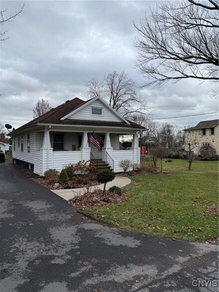 24 First Ave, Auburn, NY 13021