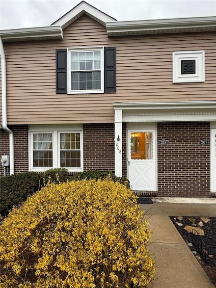 208 Countryside Dr, Mc Kees Rocks, PA 15136