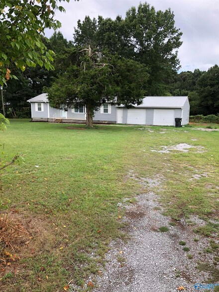 813 Barnett Chapel Rd, Hartselle, AL 35640