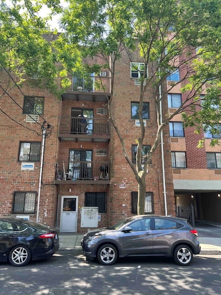 724 E 221 St, Bronx, NY 10467