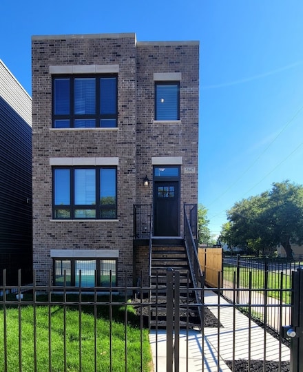 5847 W Corcoran Place Unit 1, Chicago, IL 60644