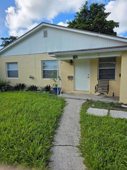 112 SE 9th Ave, Boynton Beach, FL 33435