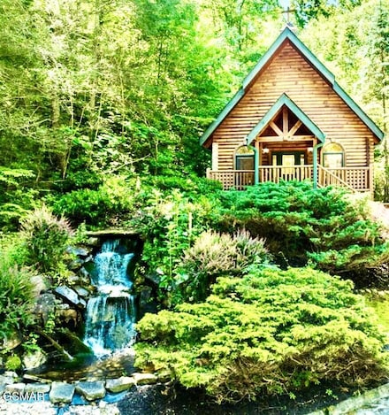 703 Glory Ridge Way, Gatlinburg, TN 37738