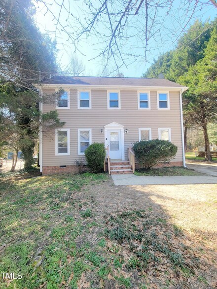 4204 Labrador Dr, Raleigh, NC 27616