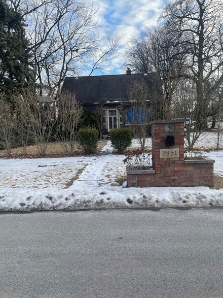 7851 Suburban Ln, Bridgeview, IL 60455