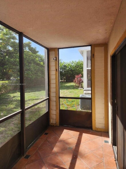 19055 NW 62nd Ave Unit 107, Hialeah, FL 33015