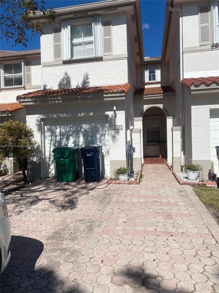 11125 NW 43rd Ln, Doral, FL 33178