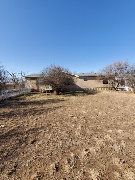 901 N 11th St, Ballinger, TX 76821
