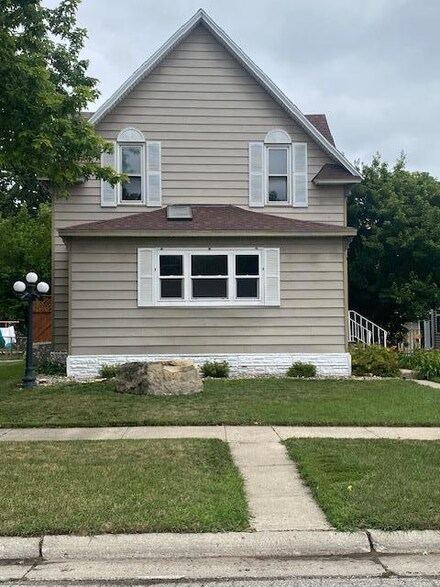 1227 S 24th St, Fort Dodge, IA 50501