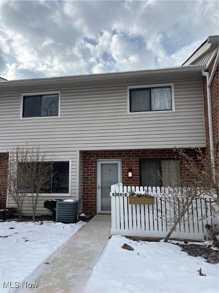 4304 Hyde Park Unit 8, North Olmsted, OH 44070