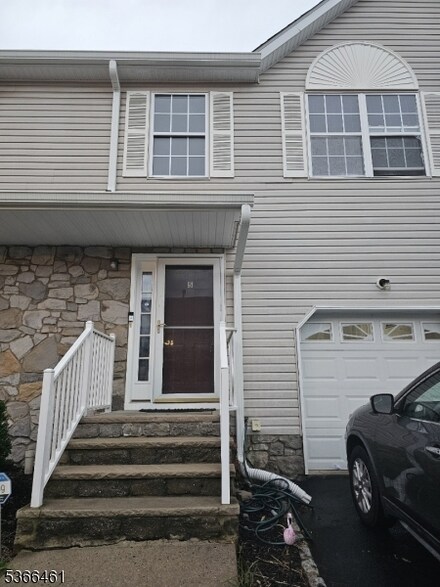 5 Mindy Dr, Somerset, NJ 08873